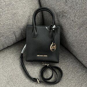 Authentic Michael Kors Mercer Extra-Small Pebbled Leather Crossbody Bag Black.